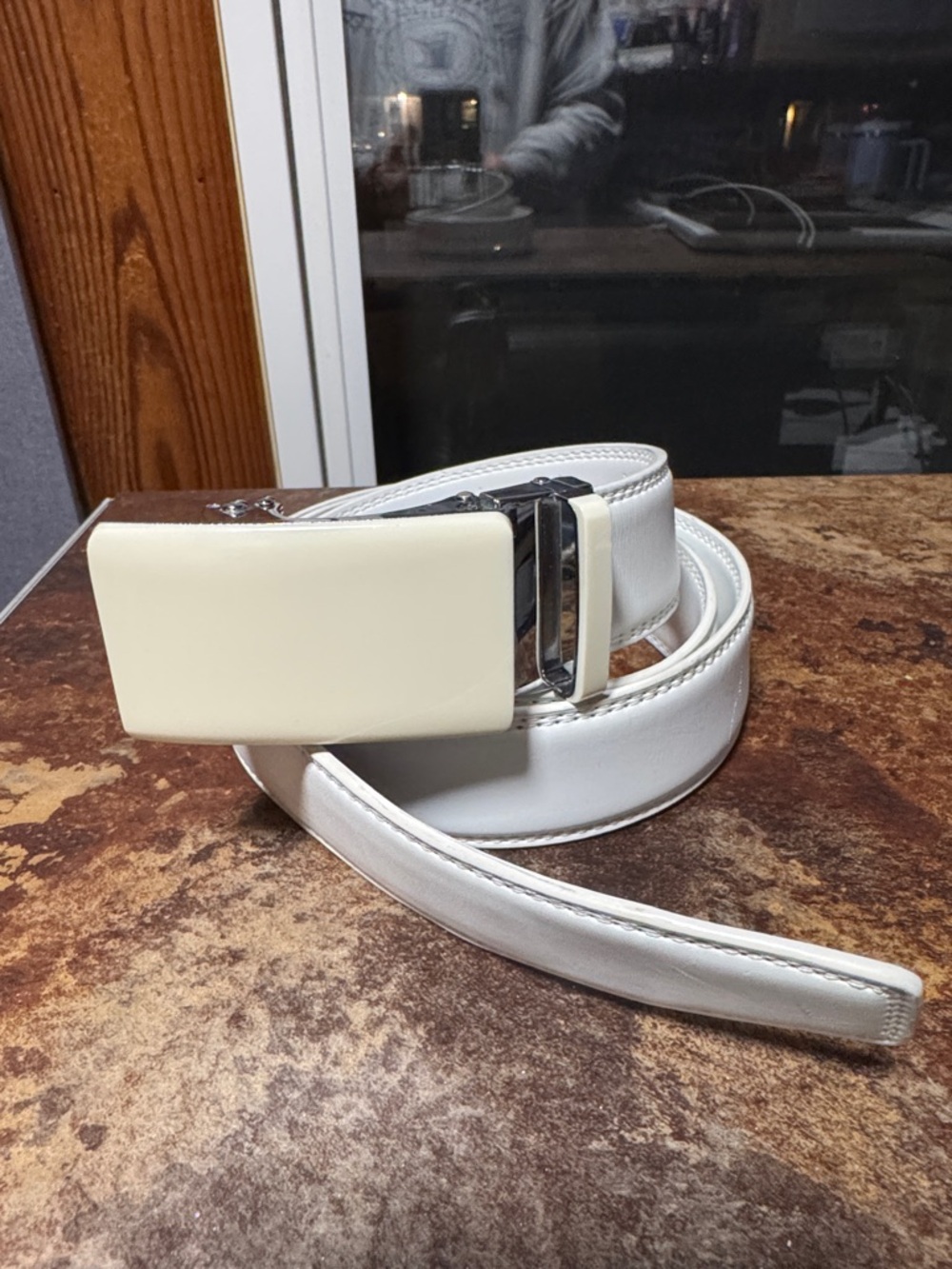 Used chaoren click White Leather Men's Belt